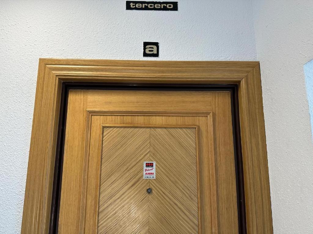 Apartamentos Carlos Madrid Luaran gambar