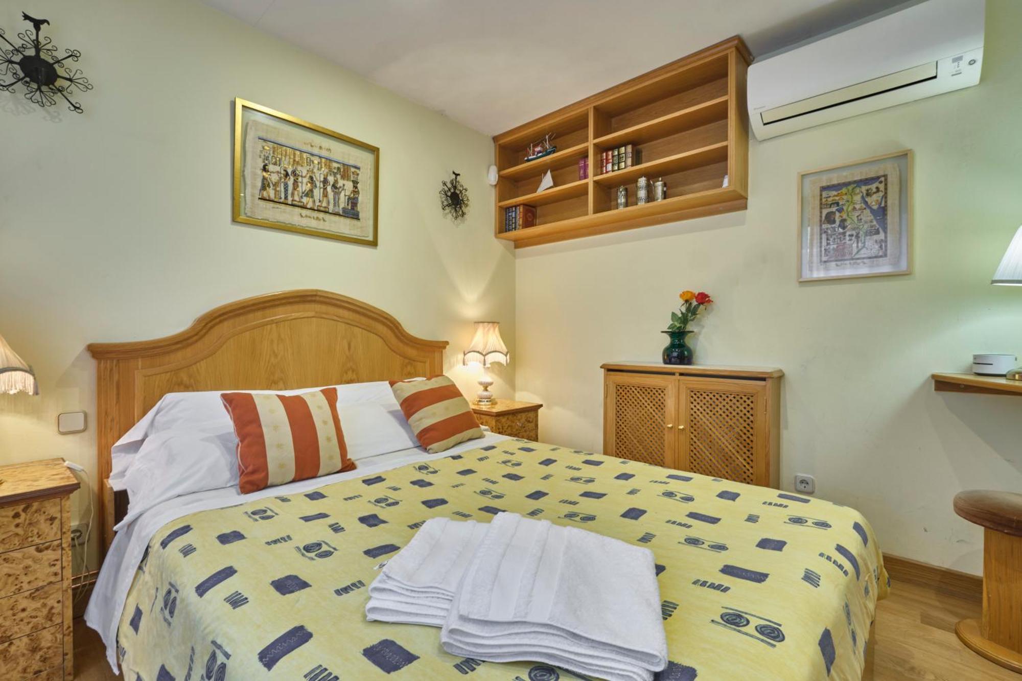 Apartamentos Carlos Madrid Luaran gambar