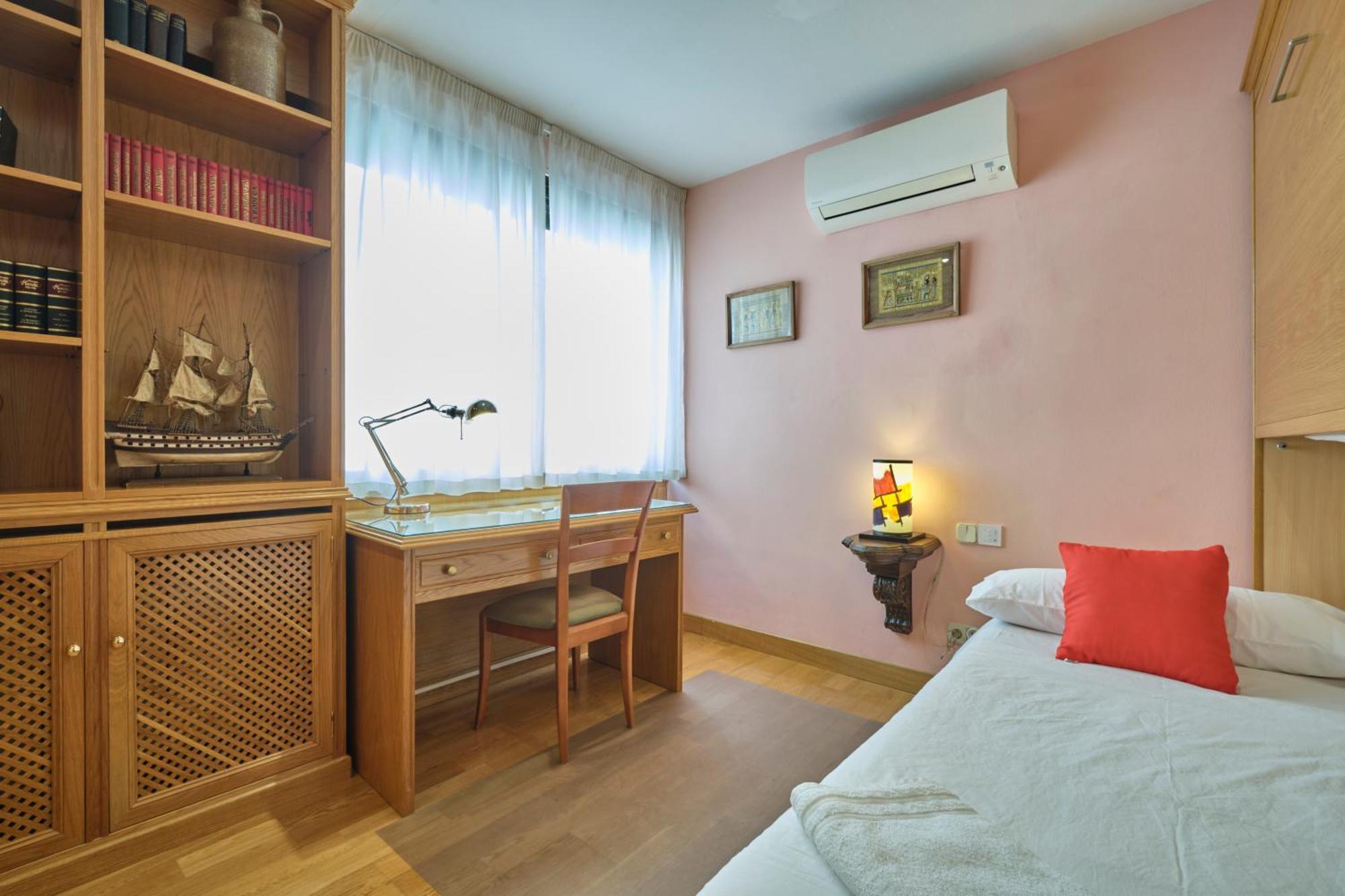 Apartamentos Carlos Madrid Luaran gambar